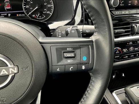 Used 2025 Nissan Pathfinder SV FWD image 12