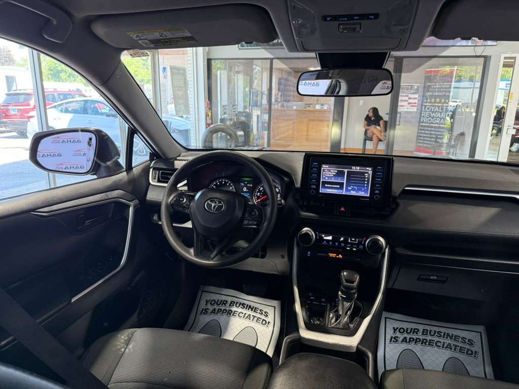 Used 2022 Toyota RAV4 LE FWD image 24