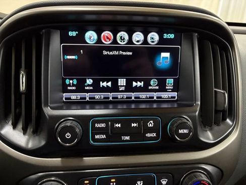 Used 2018 Chevrolet Colorado Z71 AWD/4WD image 31