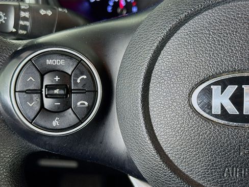 Used 2020 Kia Soul LX image 13