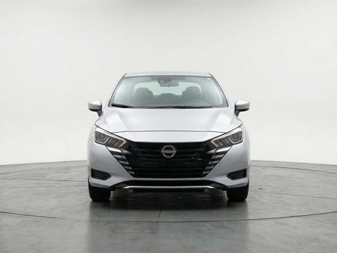 Used 2025 Nissan Versa SV FWD image 2