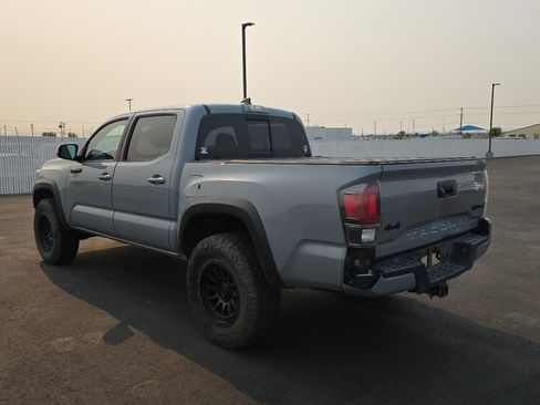 Used 2017 Toyota Tacoma TRD Pro AWD/4WD image 6