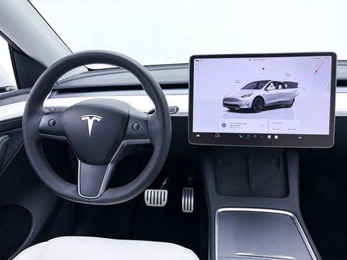 Used 2022 Tesla Model Y Performance AWD/4WD image 3