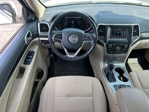 Used 2019 Jeep Grand Cherokee Laredo AWD/4WD image 30