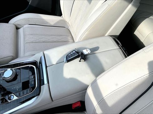 Used 2019 BMW X5 xDrive40i w/ Executive Package AWD/4WD image 14