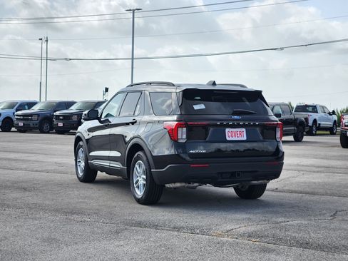 New 2026 Ford Explorer Active RWD image 3