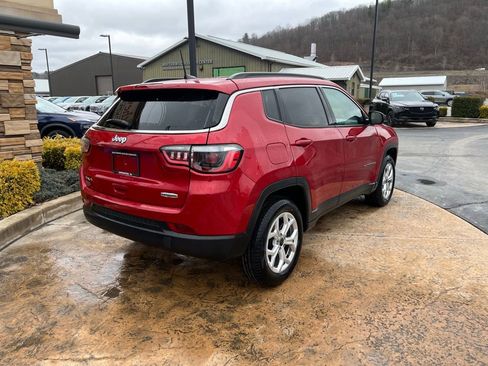 Used 2025 Jeep Compass Latitude image 5