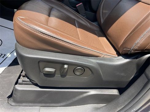 Used 2022 Chevrolet Tahoe High Country image 11