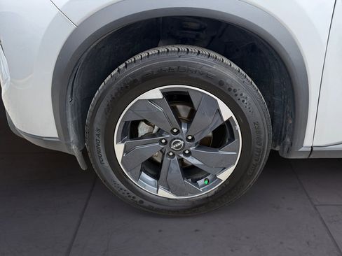 Used 2024 Nissan Rogue SV FWD image 9