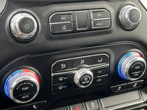 Used 2022 GMC Sierra 1500 SLE image 27