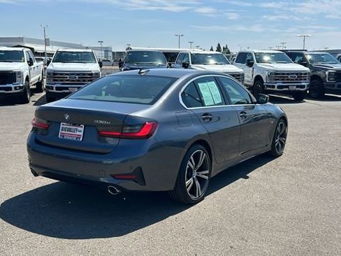 Used 2022 BMW 330e w/ Convenience Package image 3
