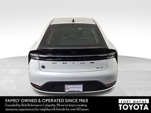 Used 2026 Toyota Prius Plug-In Hybrid image 8