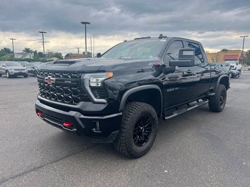 Used 2024 Chevrolet Silverado 2500 ZR2 w/ Technology Package AWD/4WD image 7