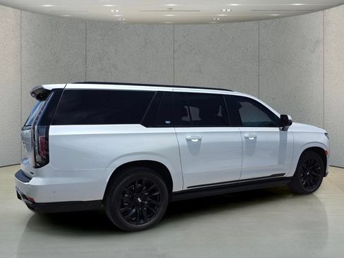 Used 2022 Cadillac Escalade ESV Sport Platinum w/ LPO, ONYX Package RWD image 3