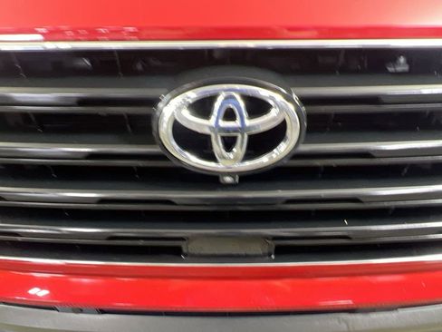 Used 2025 Toyota Sequoia SR5 AWD/4WD image 32