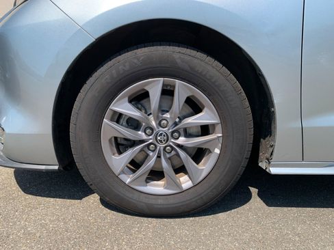 Used 2022 Toyota Sienna XLE AWD/4WD image 41