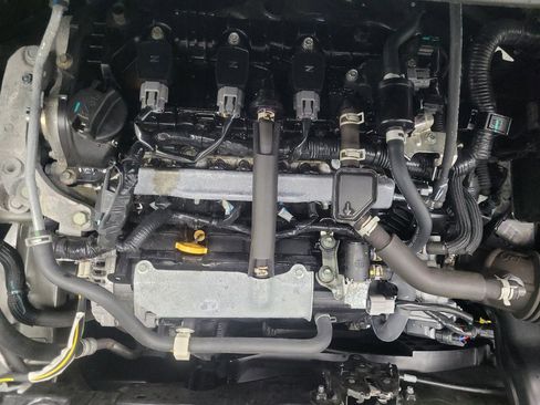 Used 2025 Nissan Versa SV FWD image 30