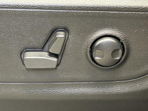 Used 2025 RAM 1500 Big Horn AWD/4WD image 23