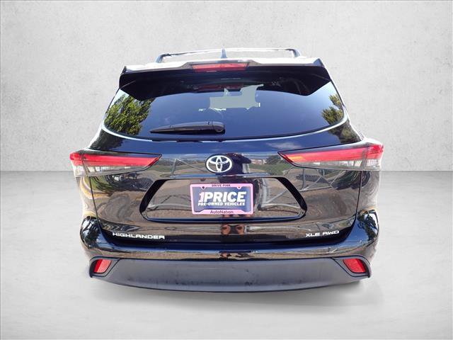 Used 2020 Toyota Highlander XLE AWD/4WD image 3