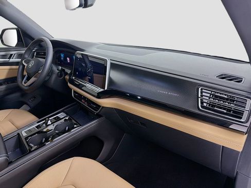 Used 2025 Volkswagen Atlas Cross Sport SEL R-Line image 31