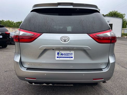 Used 2020 Toyota Sienna XLE Premium FWD image 8