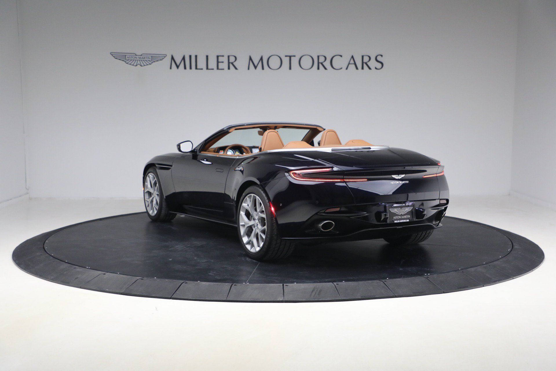 Used 2019 Aston Martin DB11 Volante RWD image 5