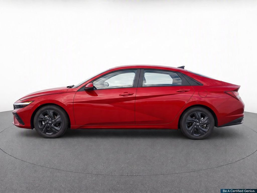 Certified 2023 Hyundai Elantra Blue FWD image 10