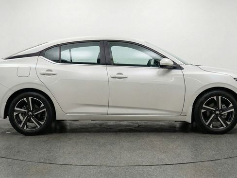 Used 2025 Nissan Sentra SV image 11