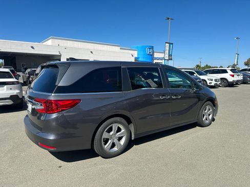 Used 2018 Honda Odyssey EX image 3