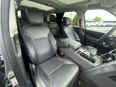 Used 2024 Land Rover Discovery S AWD/4WD image 16