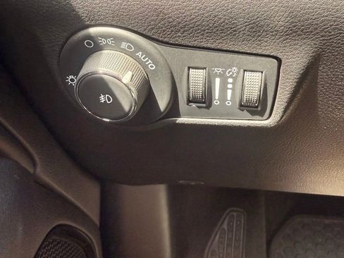 Used 2025 Jeep Compass Trailhawk AWD/4WD image 12
