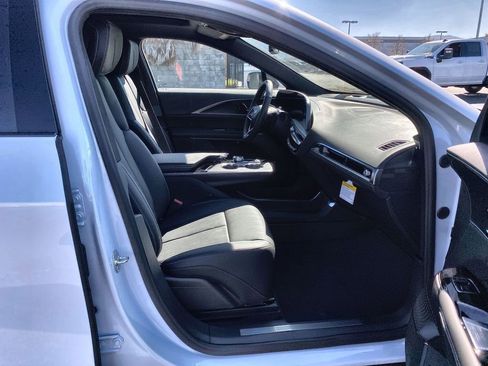 New 2026 Cadillac Lyriq Luxury image 40