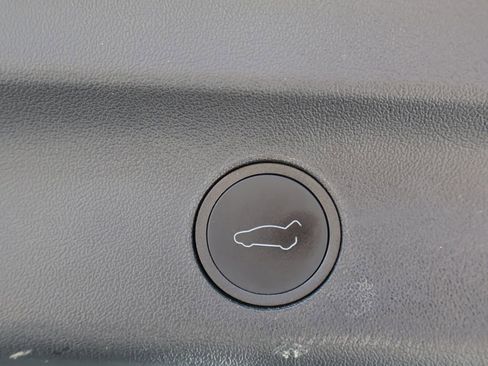 Used 2024 Tesla Model Y Long Range AWD/4WD image 19