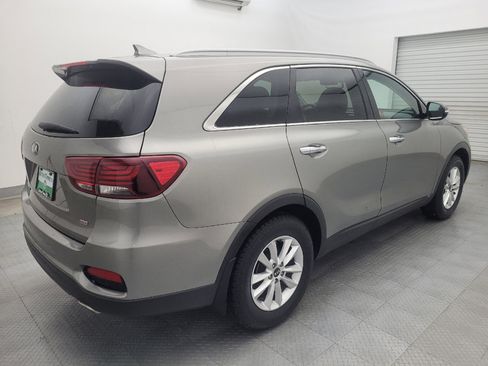 Used 2019 Kia Sorento LX w/ LX Convenience Package image 9