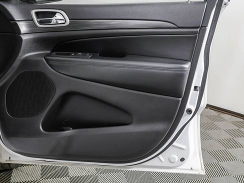 Used 2019 Jeep Grand Cherokee Altitude RWD image 47
