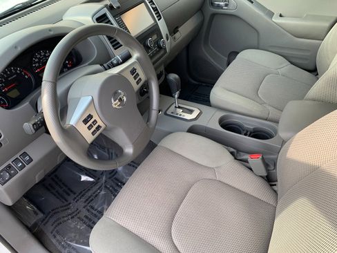 Used 2021 Nissan Frontier SV w/ Midnight Edition Floor Mats AWD/4WD image 12