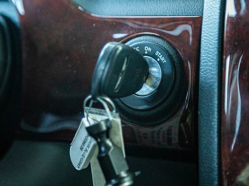 Used 2005 Chrysler 300 Touring image 32