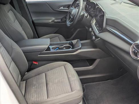 Used 2025 Chevrolet Equinox LT w/ Safety and Technology Package FWD image 18