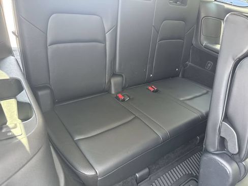Used 2023 Nissan Pathfinder SL FWD image 12