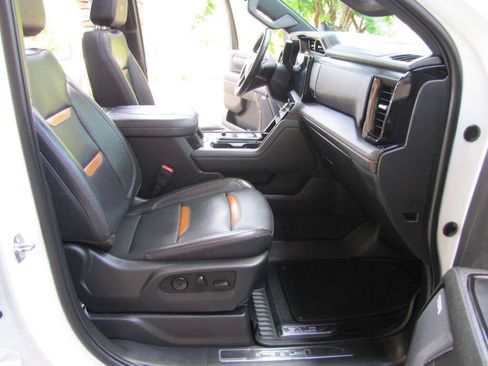 Used 2024 GMC Sierra 2500 AT4 w/ AT4 Premium Plus Package AWD/4WD image 22