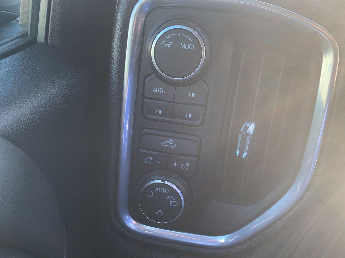 Used 2021 Chevrolet Silverado 1500 LT AWD/4WD image 11