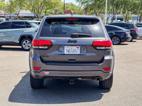 Used 2017 Jeep Grand Cherokee Altitude AWD/4WD image 3
