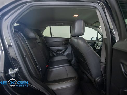 Used 2022 Chevrolet Trax LT w/ Midnight Edition AWD/4WD image 34