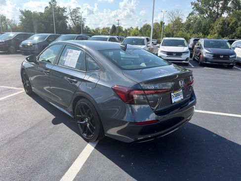 Used 2025 Honda Civic Sport image 4