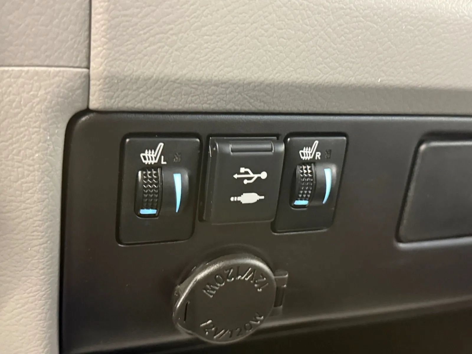 Used 2019 Toyota Sienna XLE FWD image 12