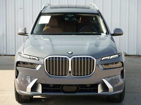 Used 2023 BMW X7 xDrive40i w/ Climate Comfort Package image 53