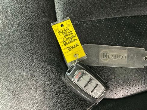 Used 2022 Chrysler Pacifica Touring-L FWD image 21