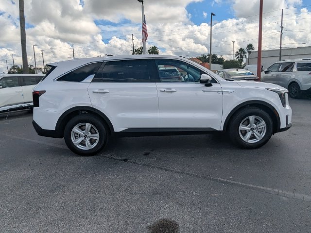 New 2026 Kia Sorento LX FWD image 7