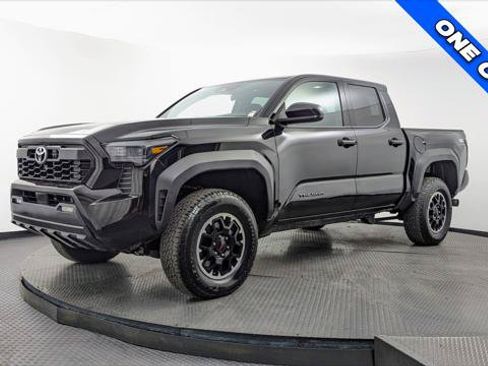 Used 2025 Toyota Tacoma TRD Off-Road AWD/4WD image 2