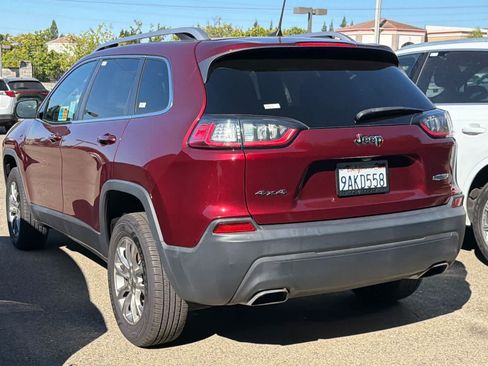Used 2019 Jeep Cherokee Latitude Plus w/ Cold Weather Group AWD/4WD image 4